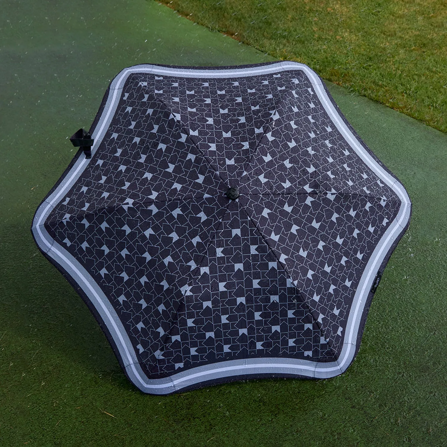 blunt | metro umbrella | karen walker black - limited edition