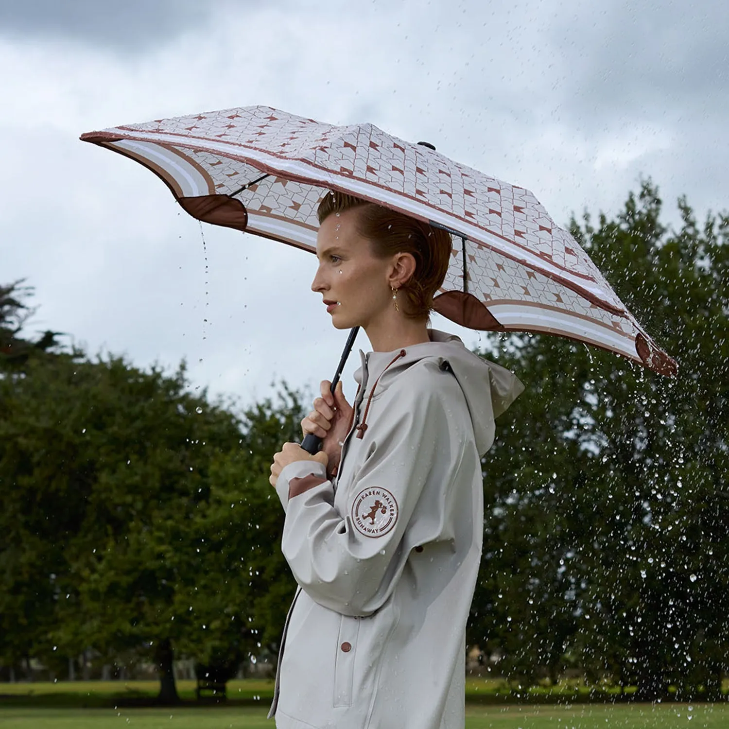 blunt | metro umbrella | karen walker chestnut - limited edition