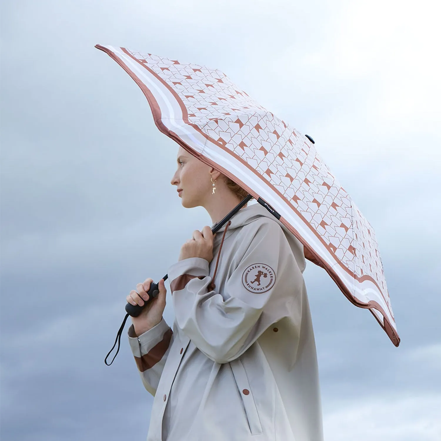 blunt | metro umbrella | karen walker chestnut - limited edition